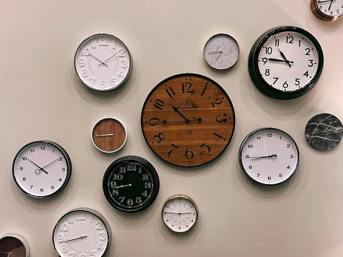 Clocks representing edible timing